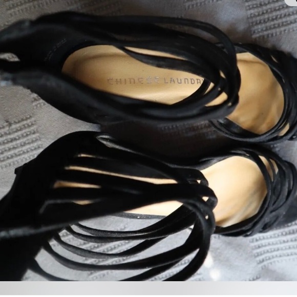 Chinese Laundry Strappy Black Suede Wedge Sandals Size 6.5M - Picture 2 of 4